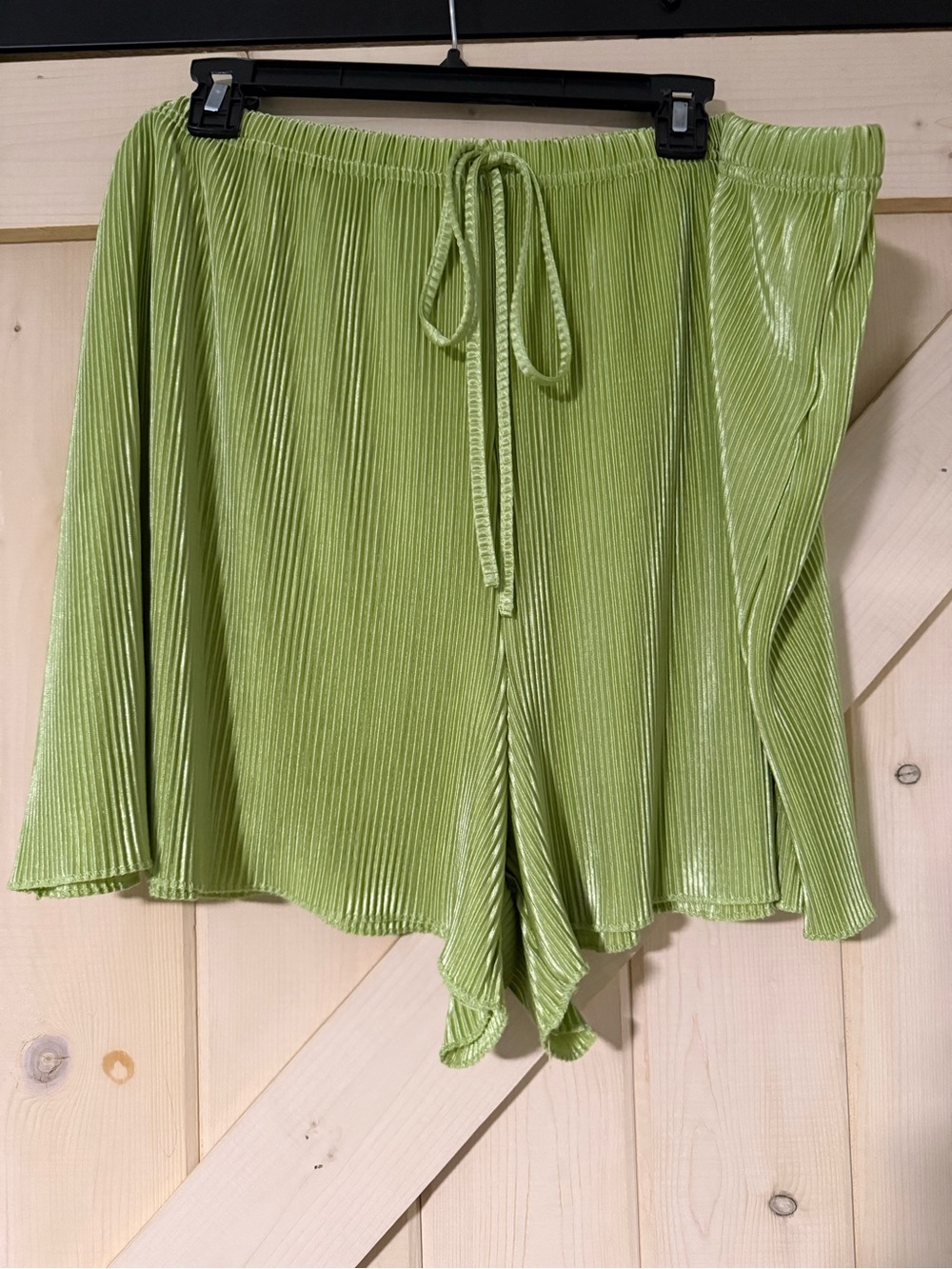 Light Green Pleated Lounge Shorts with Drawstring Size 4XL